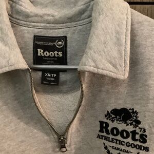 Grey Roots 1/4 Zip Sweatshirt XS